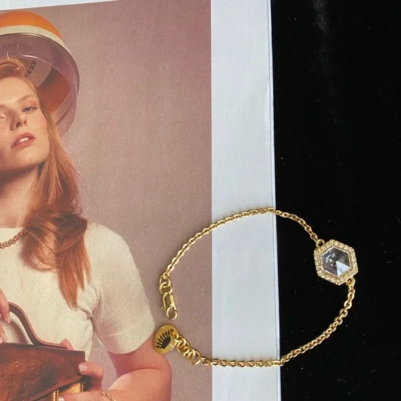 new🆕- comes with original dust bag - Picture 3 of 3